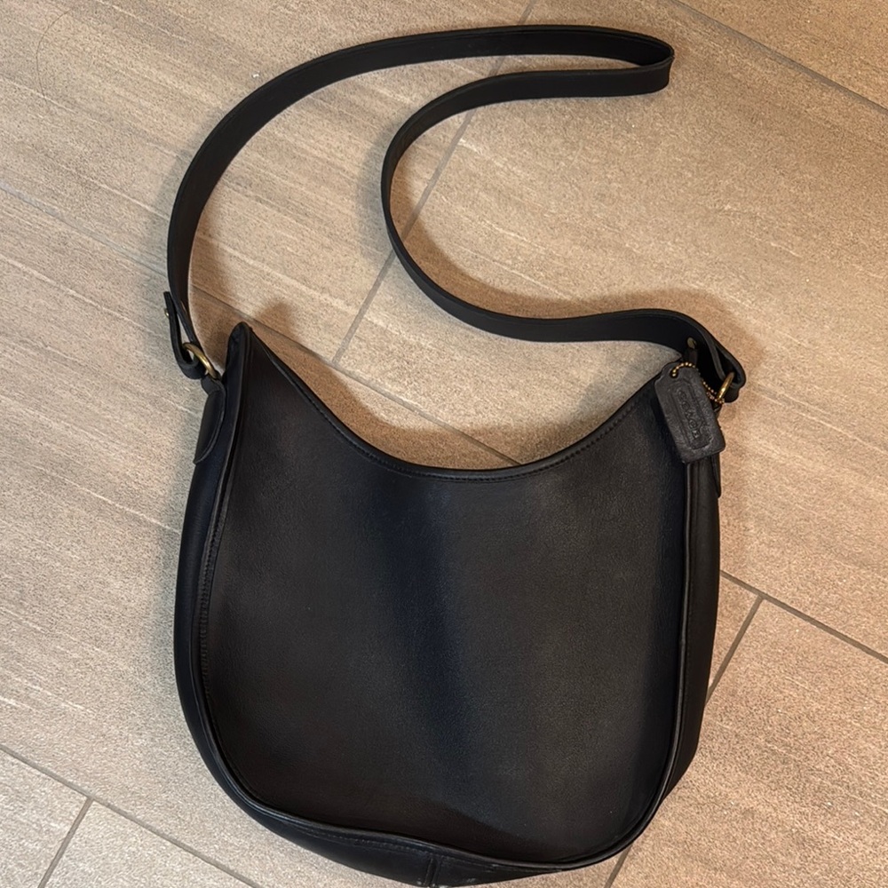Vintage Coach Black Leather Shoulder Bag
